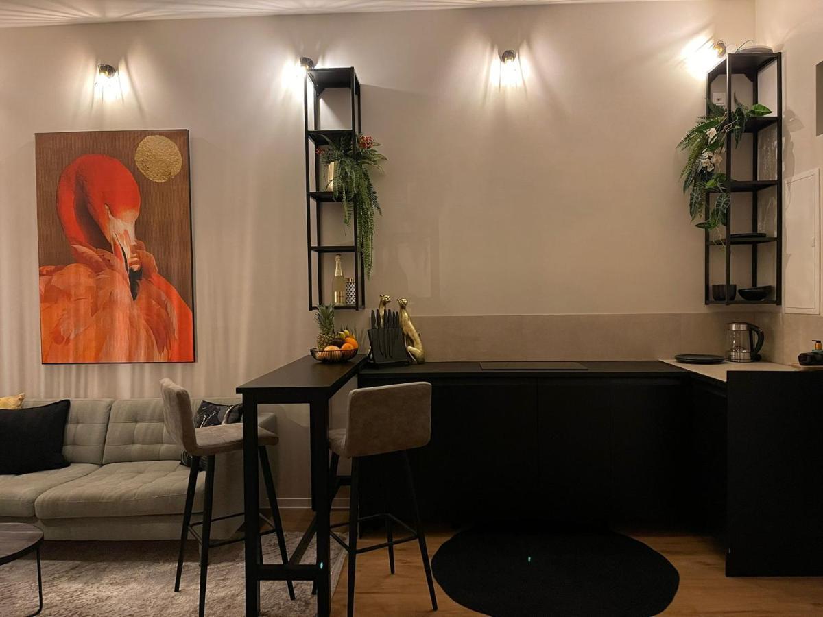 Stay At Smilla - Boutique Apartments Mit Kueche - Parken - Klima - Netflix - Waschmaschine فيسبادن المظهر الخارجي الصورة