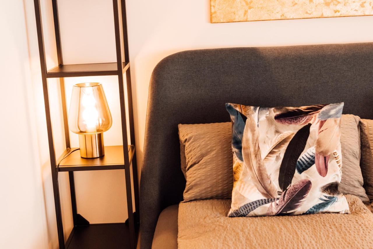 Stay At Smilla - Boutique Apartments Mit Kueche - Parken - Klima - Netflix - Waschmaschine فيسبادن المظهر الخارجي الصورة